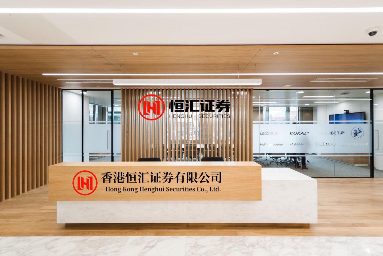 宏泰 橙子xl：我同事在三甲医院干了15年，她教我几招生活神器用法：​​第一、开塞露擦皮鞋：取少量开塞露涂在皮鞋上，用软布抛光，旧皮鞋秒变镜面效果，比鞋油还养皮革。第二、红霉素软膏擦手机屏幕：取一点涂...